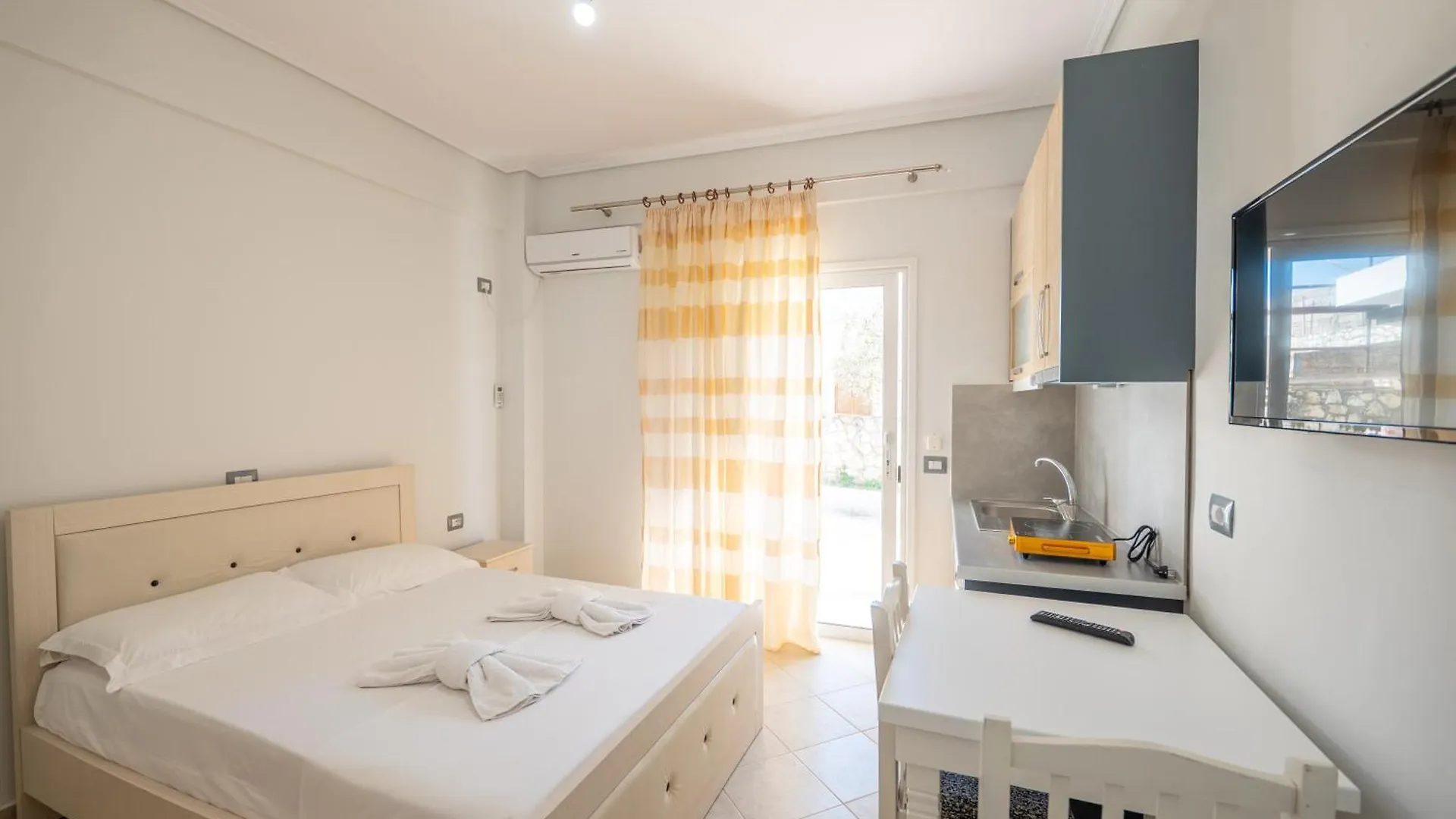 Vila Celi Sarandë 0*,