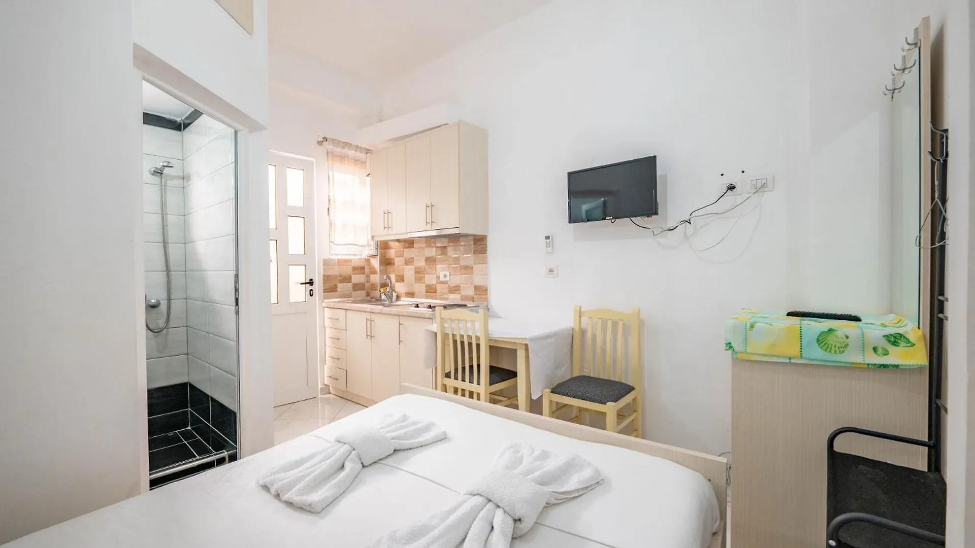 Vila Celi Sarandë 0*,